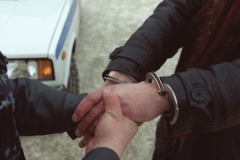 На Харківщині група злочинців викрала пенсіонера заради квартири