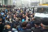 У Києві на майдані люди хочуть стояти аж до саміту