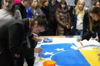 Волинські студенти розмалювали прапор України-ЄС