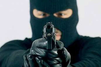 Правоохоронці затримали осіб, які можуть бути причетні до пограбування будинку митного інспектора