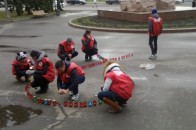 Червону стрічку носять небайдужі