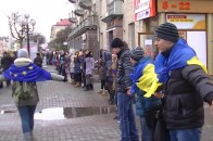 У Луцьку студенти вишикувались у «живий ланцюг»