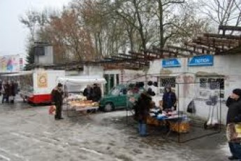 Доньці луцького підприємця нарешті дали можливість впорядкувати зупинку громадського транспорту біля Центрального ринку