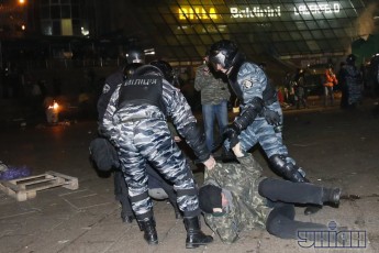 Столична влада і міліція спростовують факт смерті дівчини від побиття «Беркутом»