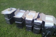 На Волині знайшли контрабандний човен та 2,5 тисячі цигарок