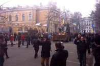 Штурм Адміністрації Президента у Києві: лунають вибухи та постріли ВІДЕО