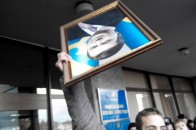 У Волинській ОДА позривали портрети Януковича