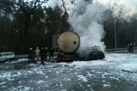 На Брест-Литовському шосе спалахнув бензовоз