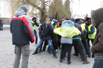 У Луцьку вчать євромайданівців протистояти «Беркуту»