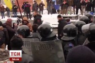 У Києві забарикадували всі виходи з метро на Майдан та чекають штруму «Беркуту»