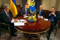 Кучма і Кравчук за «круглим столом» натякнули про відставку прем’єра Азарова