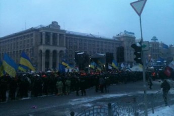 Майдан у Києві: мітингувальників вже 25 тисяч, а «Беркут» почав раптом масово відступати