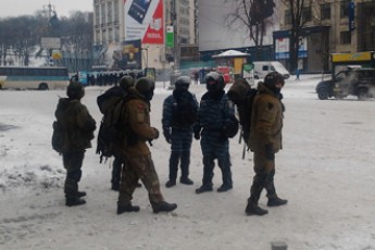 Штурм Євромайдану під прикриттям снайперів (фото)