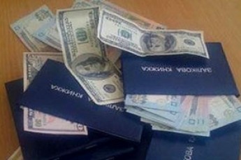 У Луцьку освітянка взяла хабара від студентів