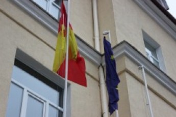 Мера Луцька змусили пояснити прокуратурі, чому біля мерії з'явився прапор Євросоюзу