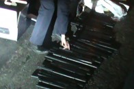 У «свободівців» виявили кілька десятків гумових палиць та мисливський ніж. ФОТО