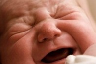 Граючись, батько по-звірськи побив немовля