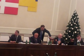 Волинські депутати більше двох годин не могли домовитися з чого почати сесію