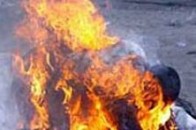На Волині жінка погрожує самоспаленням