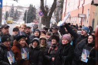 Під прокуратурою Волині пікетувальники розірвали портрети гаранта
