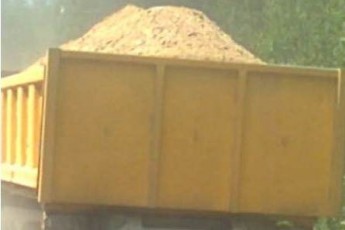 З Волині нелегально вивозять тоннами пісок