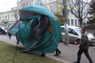 У Луцьку наметове містечко зводять навпроти прокуратури