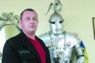 Луцький коваль мріє, аби доньки продовжили сімейну традицію