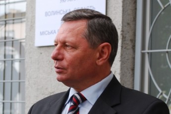 Луцького мера допитали в прокуратурі