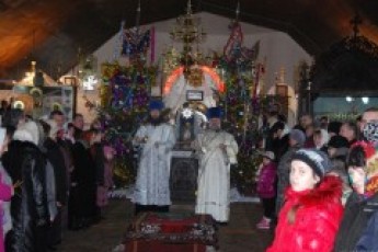 Усе більше людей Волині зустрічає Новий рік у храмах