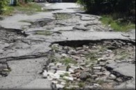 Лучани через розбиту дорогу отримали непрохідне болото