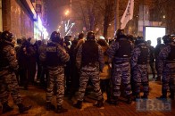 «Беркут» оточив колону мітингувальників біля ЦВК
