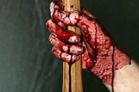 Онук до смерті забив лопатою рідну бабцю