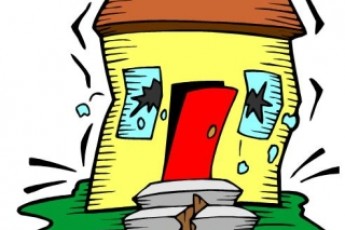 У Луцьку розвалюється двохповерхівка, де мешкають люди