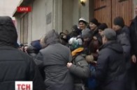 «Тітушки» штурмували храм з євромайданівцями