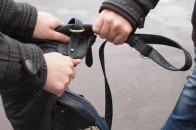 У Луцьку  грабіжник жорстоко пограбував двох жінок