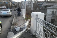 Вантажівка з вагітною жінкою зірвалась з мосту