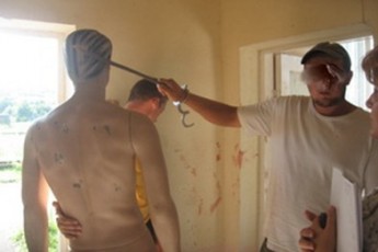 Жорстока трійця  вбивала людей та спалювала їхні обличчя