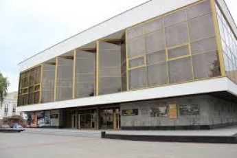 Директорові волинського драмтеатру дають рік випробувального терміну?