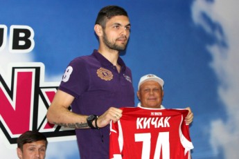 Голкіпер «Волині» поспілкується із вболівальниками
