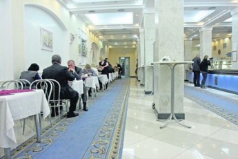Депутатська їдальня: нардепи випивають по 30 пляшок спиртного в день. ДОКУМЕНТ