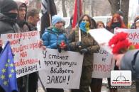 Акція протесту біля волинської прокуратури закінчилась шарпаниною