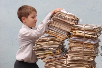 Романюк подякував кращим збирачам макулатури