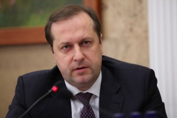 Янукович звільнив Рибака
