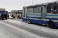 Активісти не пускають «Беркут» у Київ: мирно переходять дорогу і гуляють на трасі