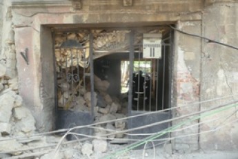 В місті на Волині у будинку, що руйнується на очах, досі живуть люди