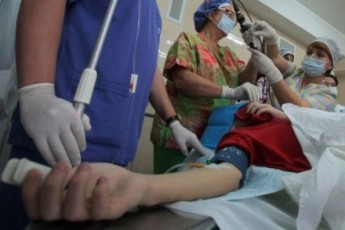 Жінка викинулася з 6-го поверху поліклініки