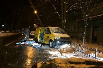 Напад на автомайданівців: потрощені автомобілі та викрадені люди