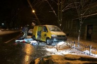 Напад на автомайданівців: потрощені автомобілі та викрадені люди