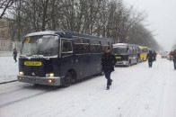 З Луцька в напрямку Рівного їдуть машини із силовиками