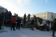 Луцькі активісти блокують виїзд силовиків з військової частини.ФОТОРЕПОРТАЖ